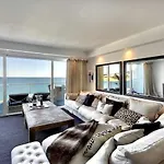 Ferienhaus Casa Chanel - Ocean Front With Rooftop Jacuzzi Albufeira