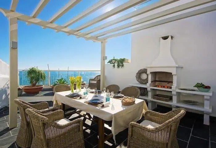 Feriehus Casa Chanel - Ocean Front With Rooftop Jacuzzi *