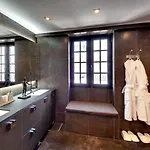 Casa Chanel - Ocean Front With Rooftop Jacuzzi *