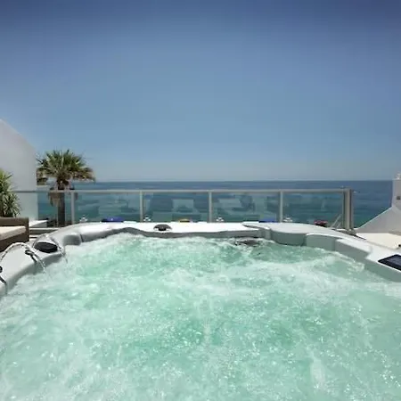 Casa Chanel - Ocean Front With Rooftop Jacuzzi Ferienhaus