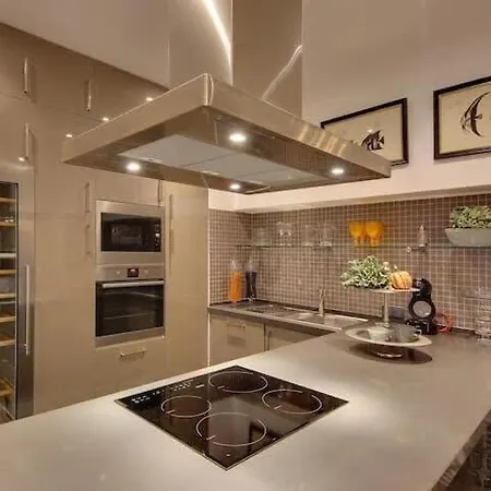 Ferienhaus Casa Chanel - Ocean Front With Rooftop Jacuzzi Albufeira