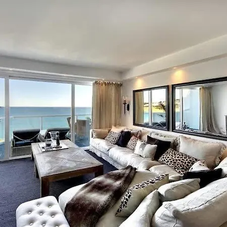 Ferienhaus Casa Chanel - Ocean Front With Rooftop Jacuzzi Albufeira