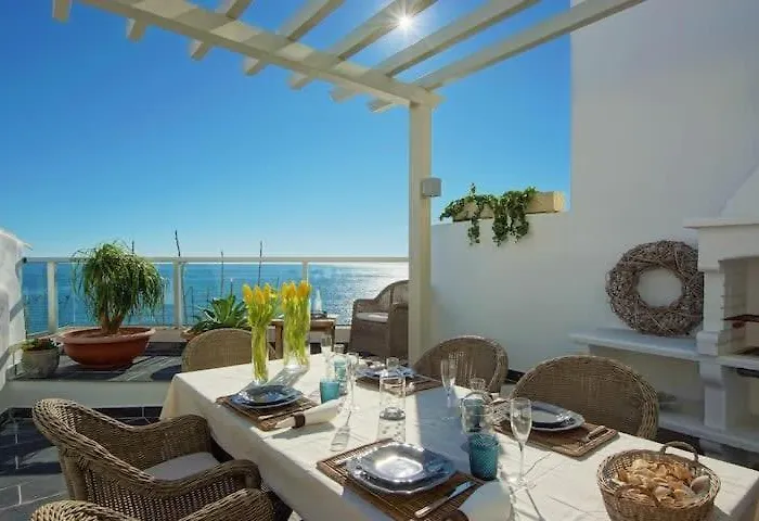 Casa Chanel - Ocean Front With Rooftop Jacuzzi Сasa de vacaciones Albufeira