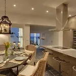 Casa Chanel - Ocean Front With Rooftop Jacuzzi 펜션