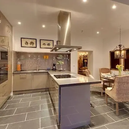 Casa Chanel - Ocean Front With Rooftop Jacuzzi 度假居